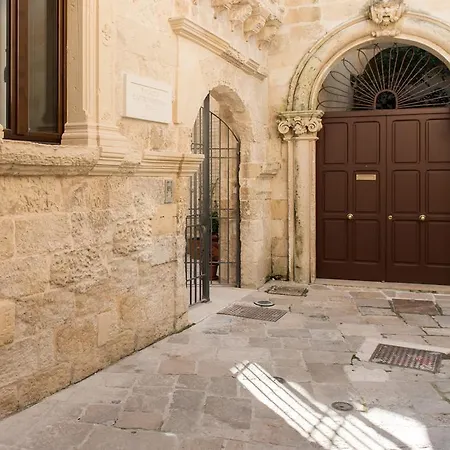 Palace Castromediano לינה וארוחת בוקר