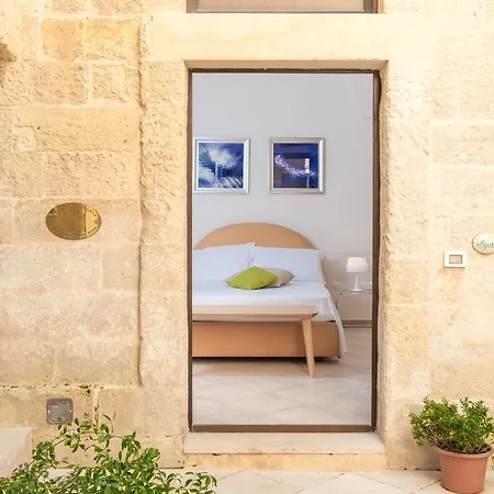 לינה וארוחת בוקר Palace Castromediano לצ'ה
